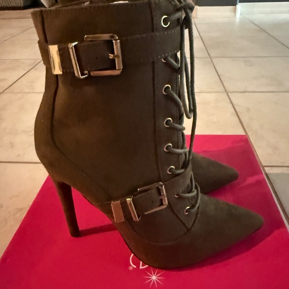 Heeled ankle boots - Picture 4 of 5